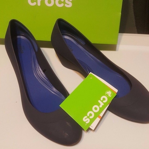 crocs women's lina wedge pump